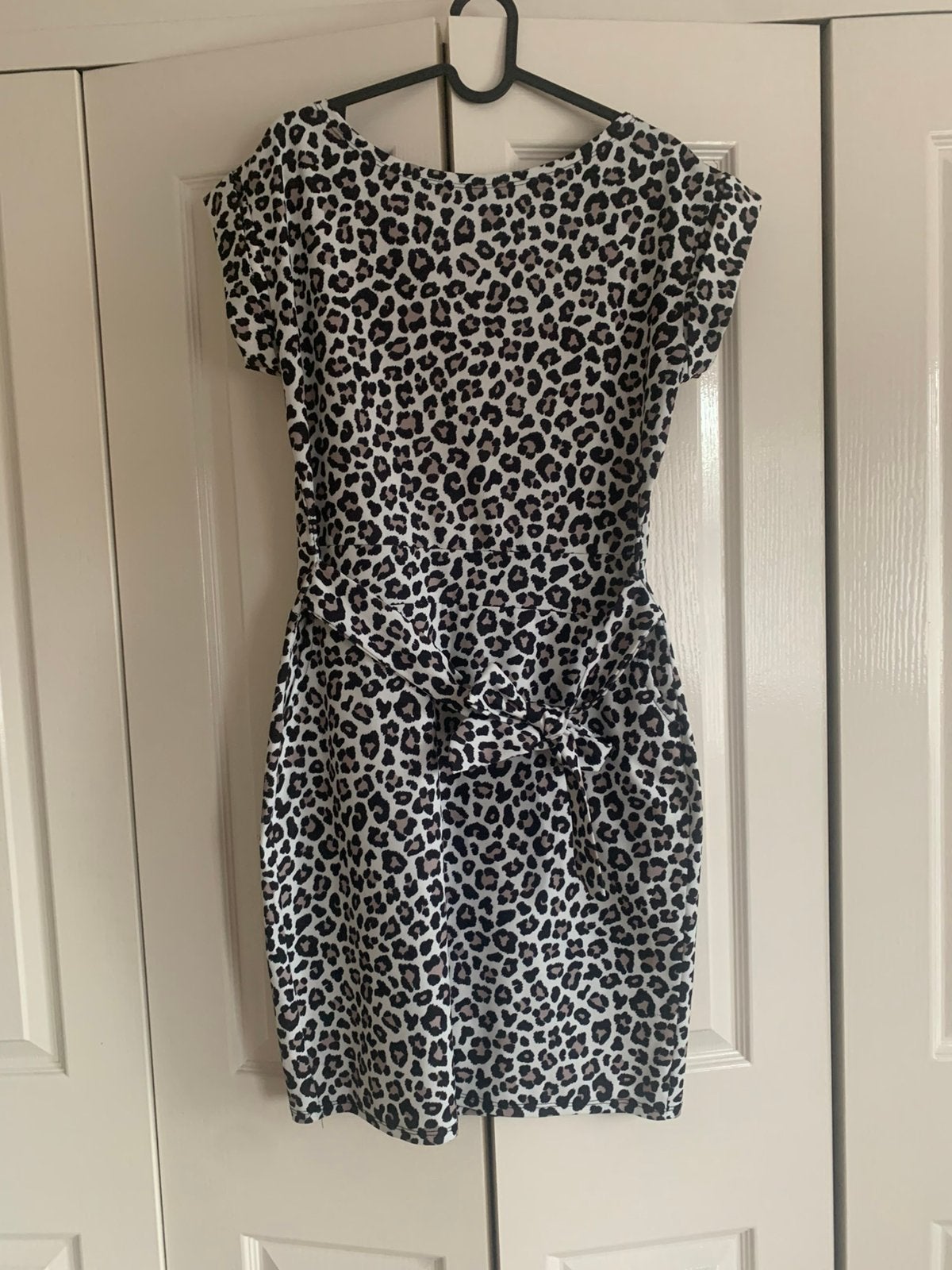 Prachtige jurk maat M, Kleding | Dames, Jumpsuits, Ophalen of Verzenden, Zo goed als nieuw, Maat 38/40 (M)
