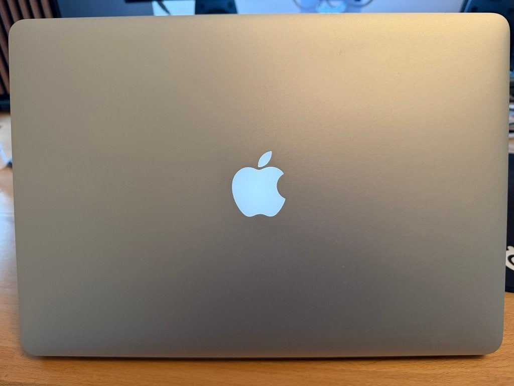 Apple MacBook Pro Retina 15" (mid-2015) i7-2,2GHz 16GB/512GB