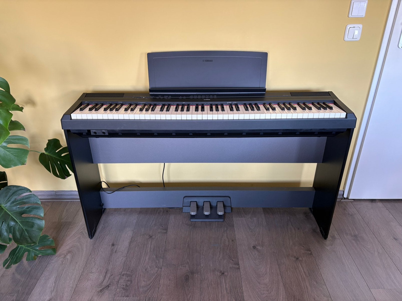Yamaha P-115 digitale piano + houten onderstel en pedalenset, Muziek en Instrumenten, Ophalen, Zwart, Digitaal, Zo goed als nieuw