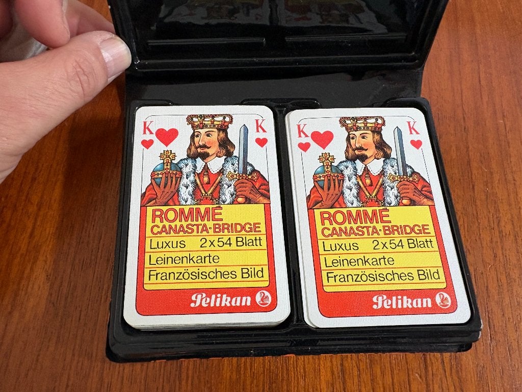 Bridge speelkaarten 2 setjes met hoes, Verzamelen, Ophalen of Verzenden, Zo goed als nieuw, Speelkaart(en)