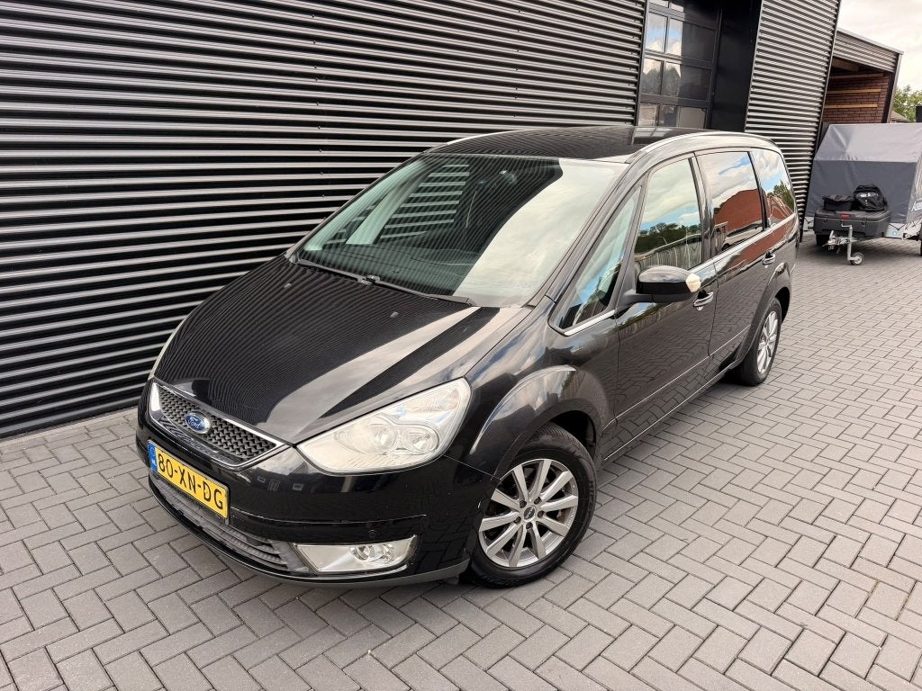 Ford Galaxy 2.0-16V Ghia 7 PERSOONS| CLIMA| CRUISE| TREKHAAK, Auto's, Stof, Gebruikt, 7 stoelen, Zwart