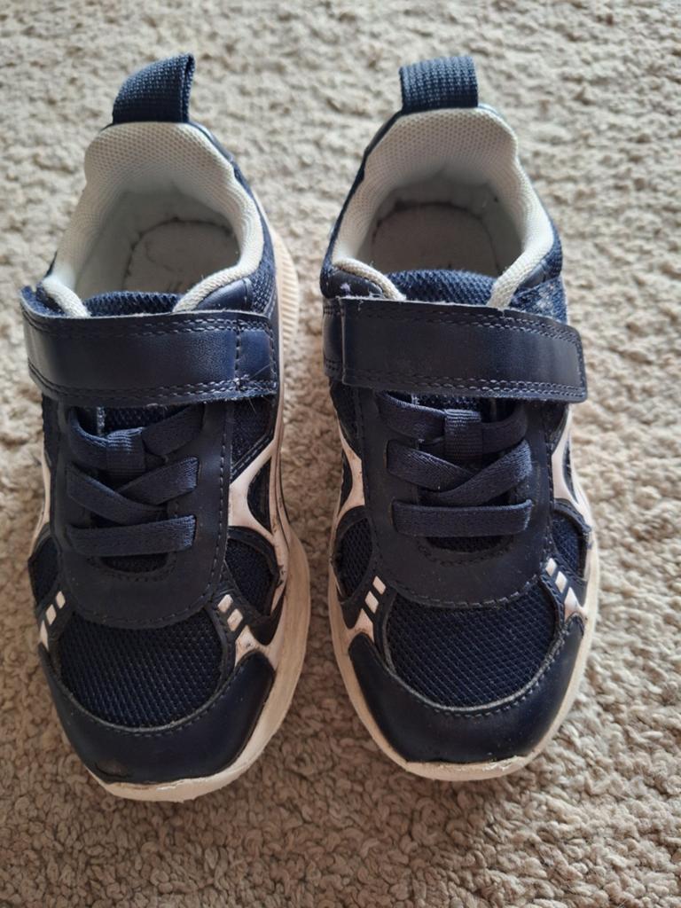 Donkerblauwe sneakers h&m maat 28, Kinderen en Baby's, Kinderkleding | Schoenen en Sokken, Gebruikt, Ophalen of Verzenden, Onbekend