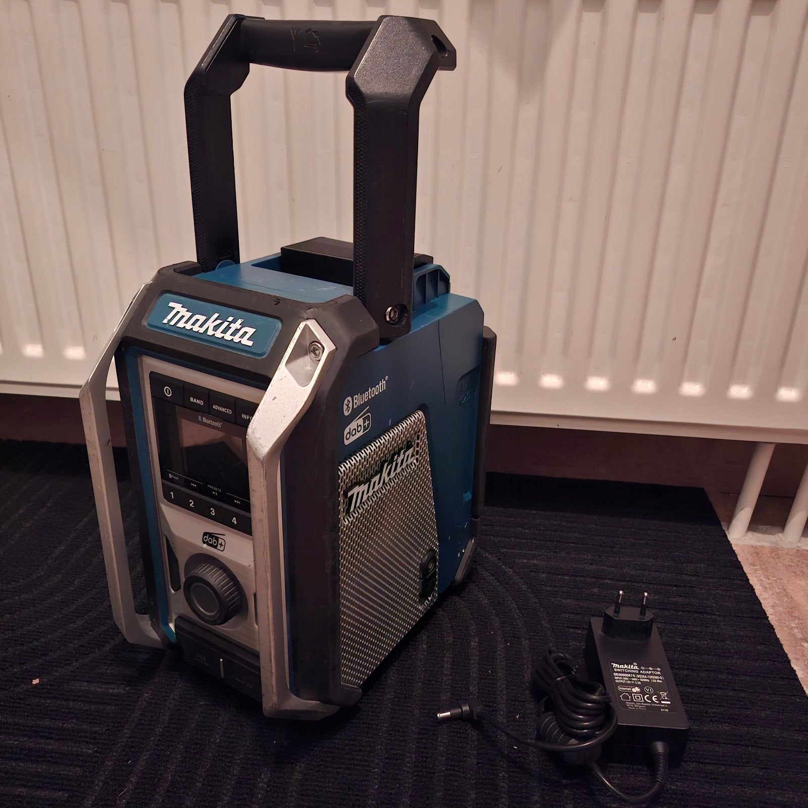 Nette Dmr115 Makita bouwradio met oplader.Eventueel met accu, Ophalen of Verzenden, Zo goed als nieuw, Bouwradio