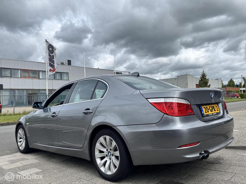 BMW 5-serie 523i Business Line|Automaat Navi Cruise NAP, Auto's, Achterwielaandrijving, Origineel Nederlands, Bedrijf, 1500 kg