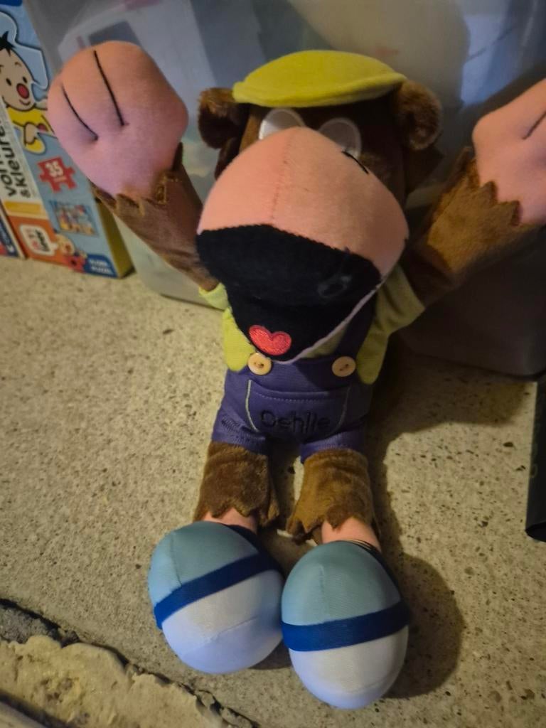 Leuke pluche aap knuffel met kleding, Overige merken, Overige karakters, Ophalen of Verzenden, Zo goed als nieuw