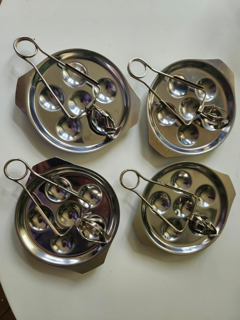 Escargot schalen met tangen - set van 4, Zilver, Ophalen of Verzenden, Metaal, Overige merken