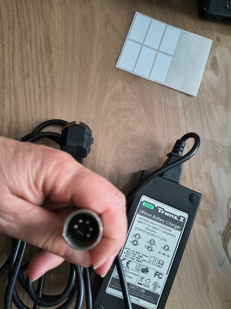 Te koop oplader voor een elektrische fiets TranzX, Ophalen of Verzenden, Gebruikt