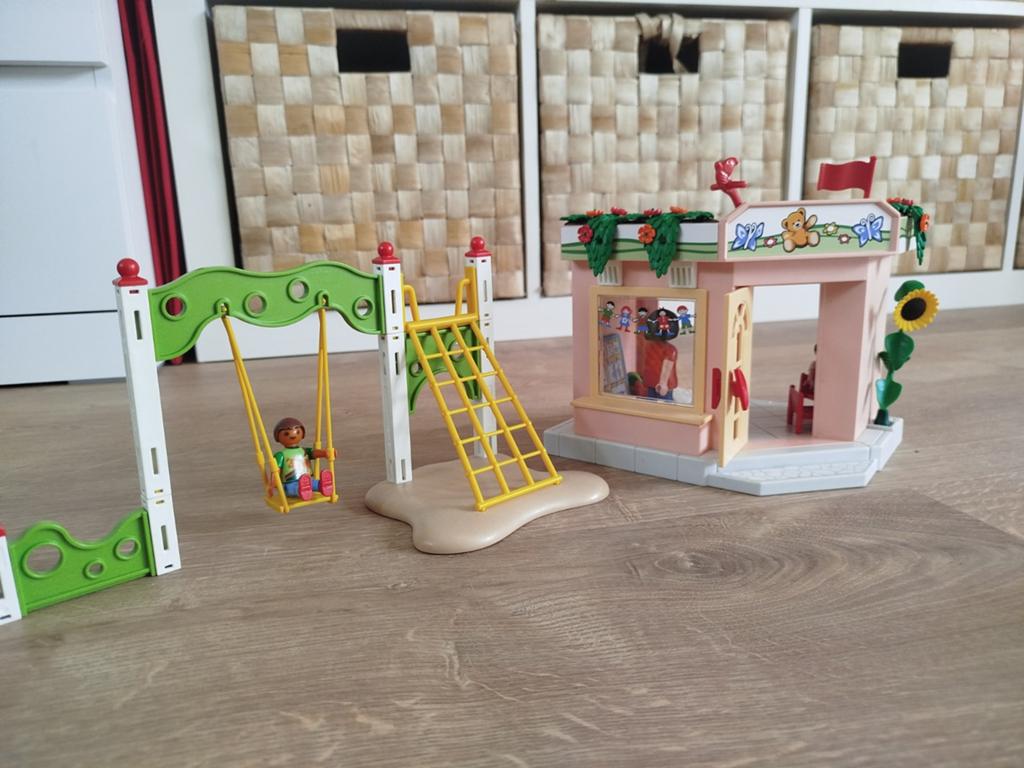 Playmobil kinderschool met speeltuin - goede staat, Ophalen of Verzenden