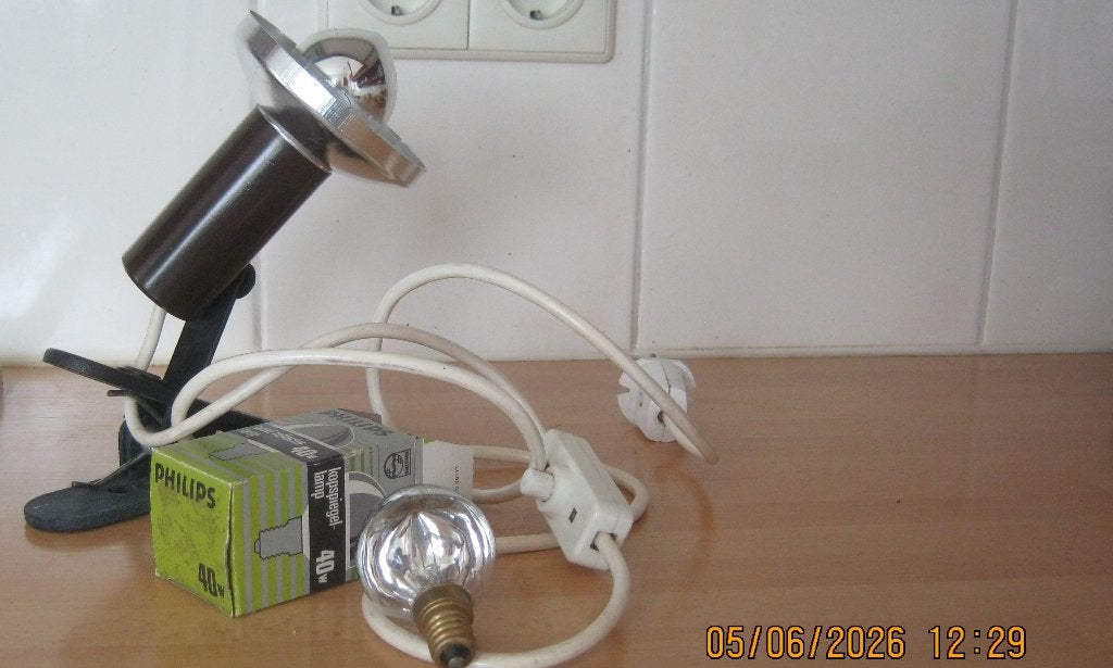 Klemspot alluminium/bruin met kopspiegellamp E 14, Metaal of Aluminium, Design, Ophalen of Verzenden, Zo goed als nieuw