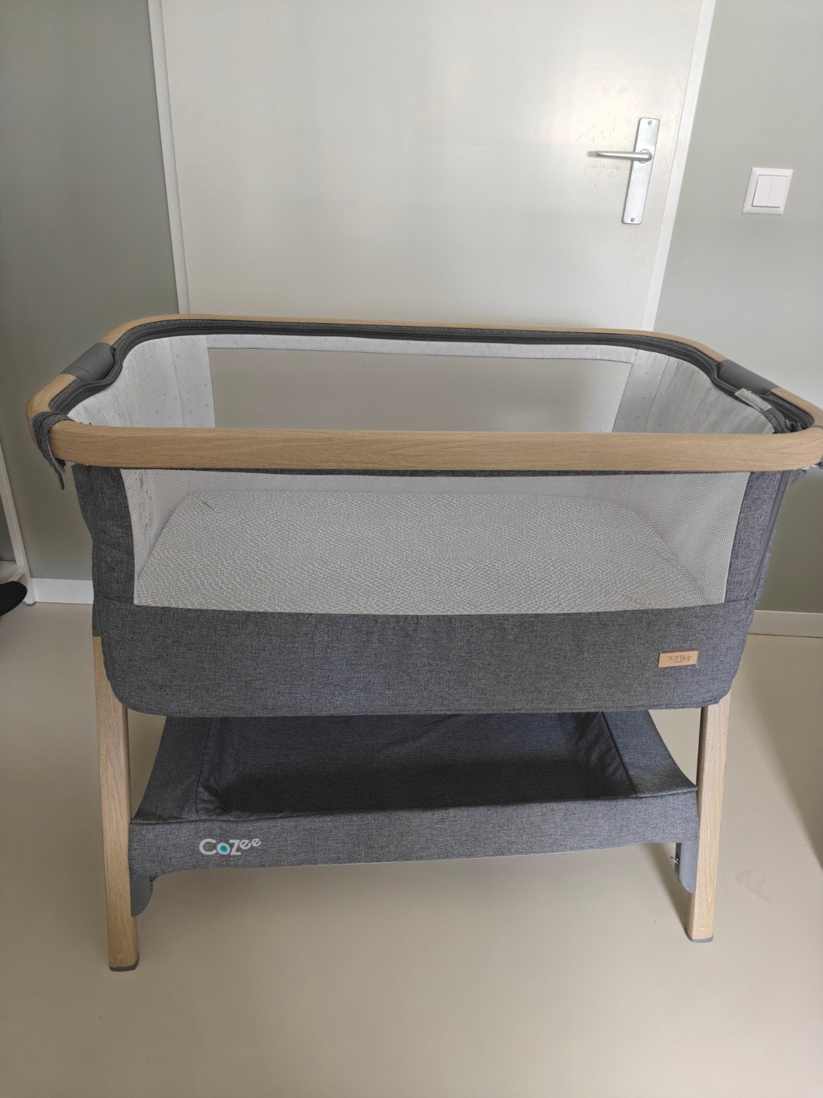 Tutti Bambini CoZee co-sleeper/bedside crib + matras & tas, Ophalen, Wieg