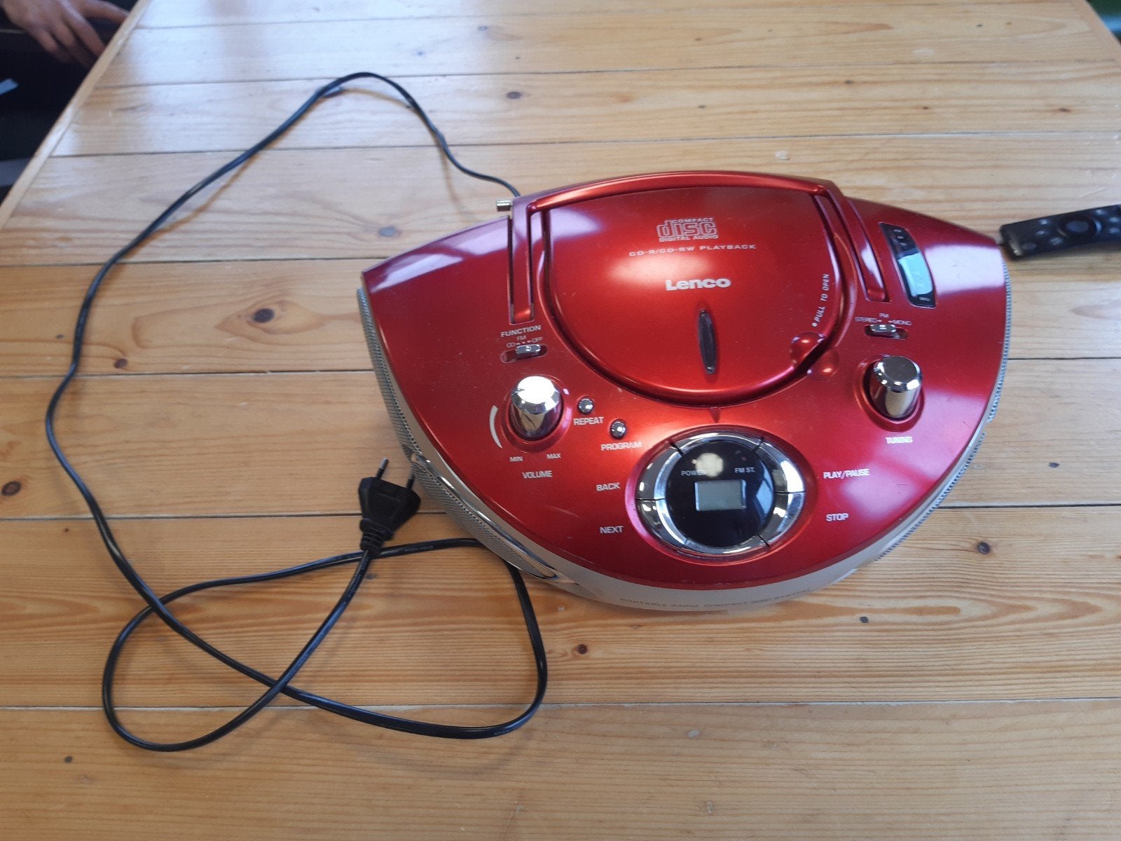 mooie rode radio, Audio, Tv en Foto, Radio's, Ophalen, Zo goed als nieuw, Radio, Met cd-speler