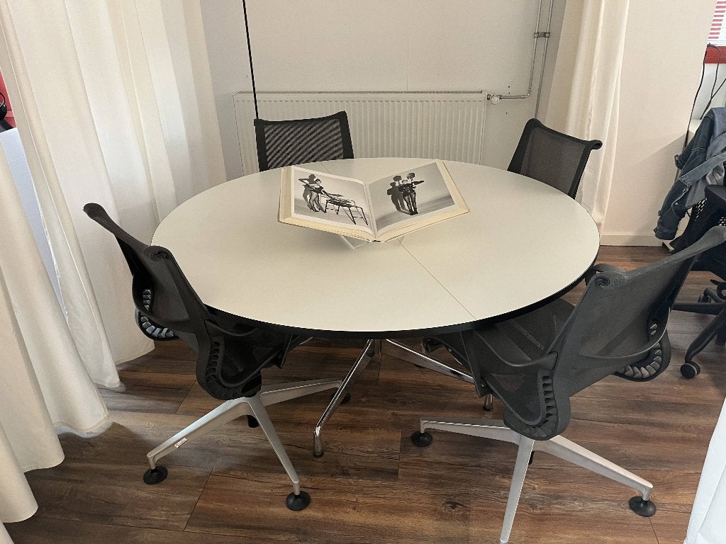 Vitra Charles Eames Segmented 150, Ophalen, Gebruikt, Rond, Vijf personen of meer