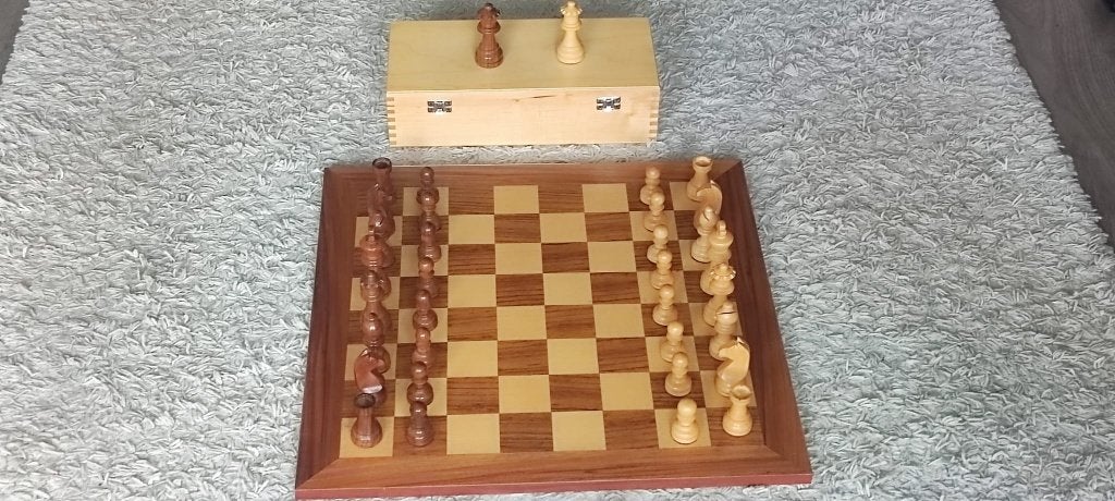DGT Walnoot Luxe Elektronisch Schaakbord, Een of twee spelers, Ophalen of Verzenden, Gebruikt, DGT