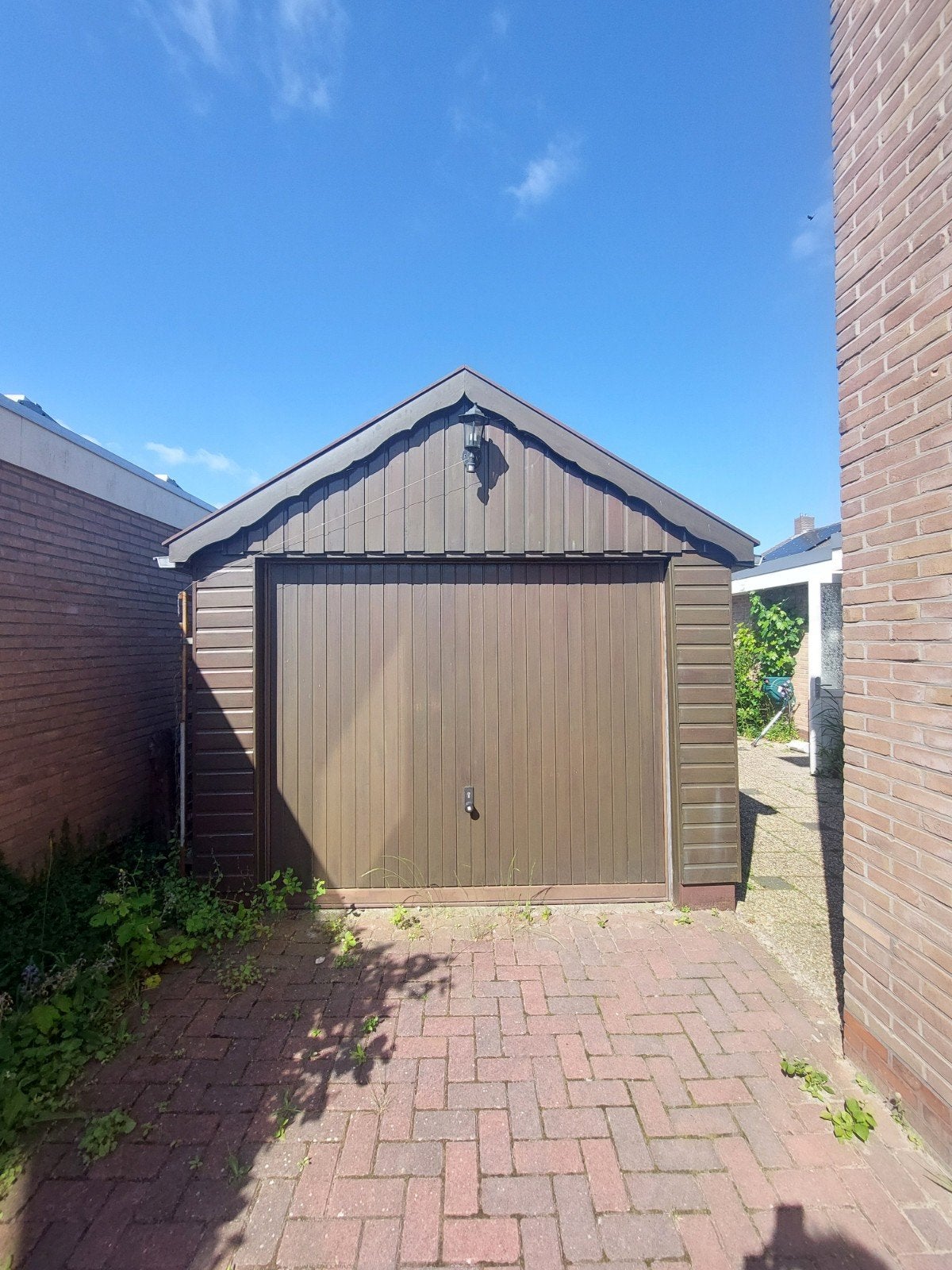 Schuur met garagedeur te koop, Tuin en Terras, Tuinhuizen, Ophalen, 200 tot 400 cm, Schuur, 2 ramen