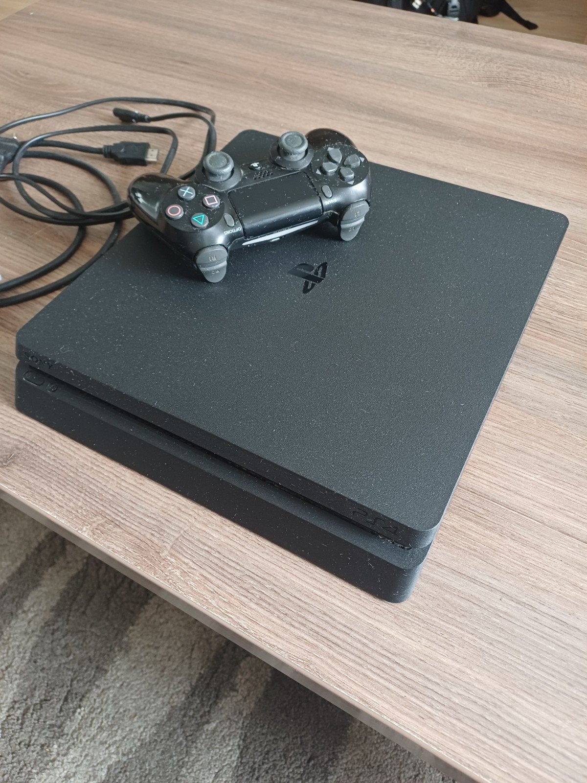 PS4 Slim 1TB met controller en kabels, Ophalen