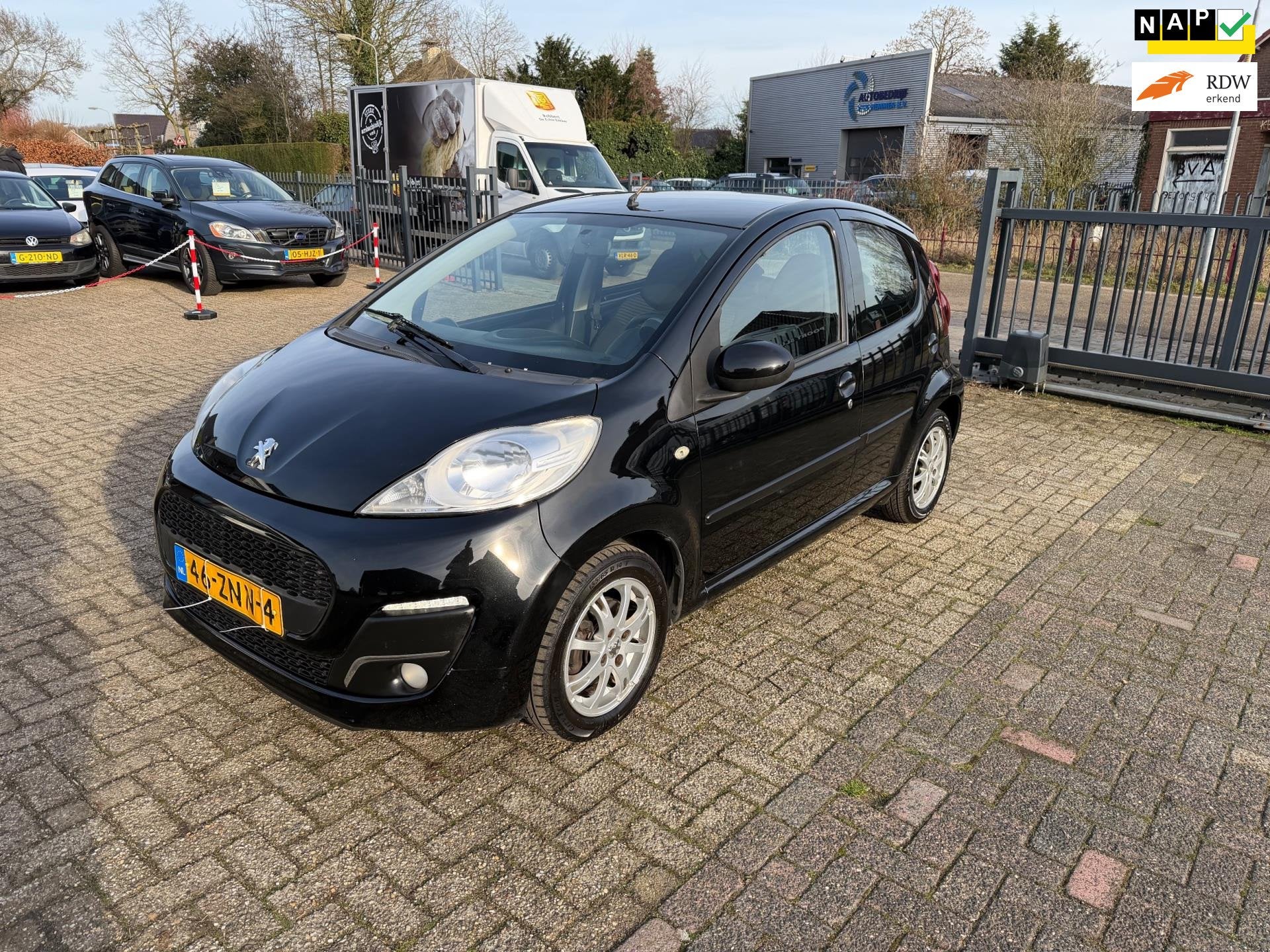 Peugeot 107 1.0 | Airco | 2013 | Premium Pack | Sportvelgen, Voorwielaandrijving, Euro 5, Gebruikt, 4 stoelen