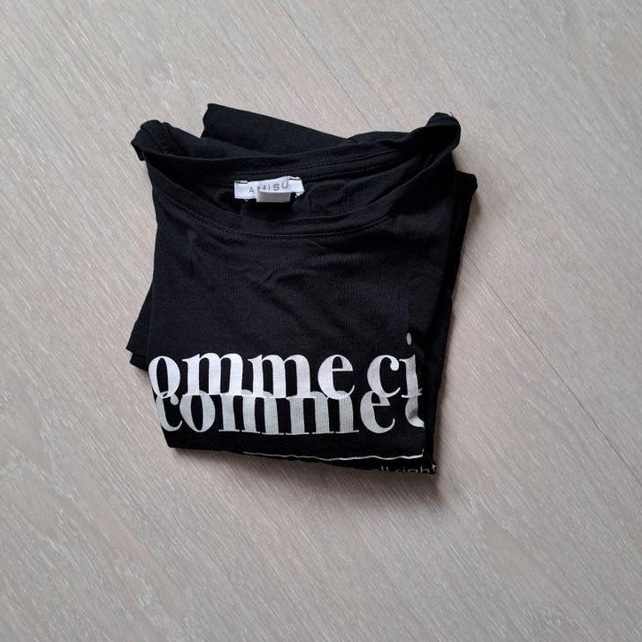 Zwart t shirt met opdruk. Amisu, maat  m, Kleding | Dames, Maat 38/40 (M), Zwart, Ophalen of Verzenden, Zo goed als nieuw