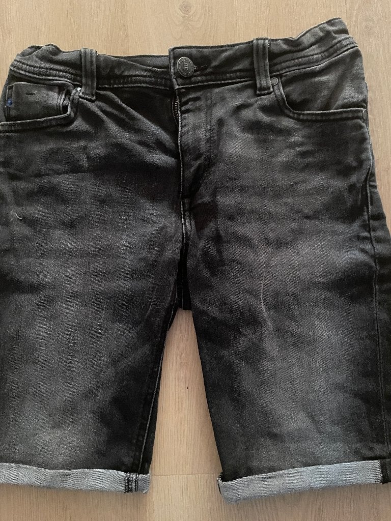 Korte broek jongen zwart maat 164 jongen, Broek, Verzenden, Zo goed als nieuw, Jongen