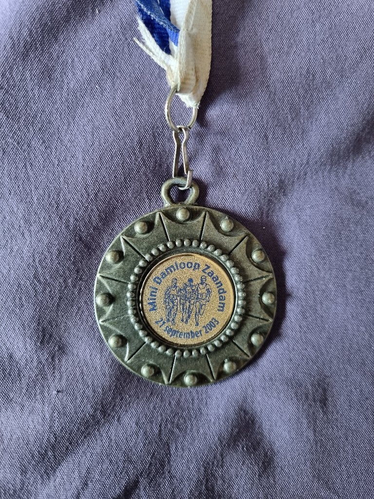 Mini damloop medaillie 2003, Ophalen of Verzenden, Overige materialen, Nederland