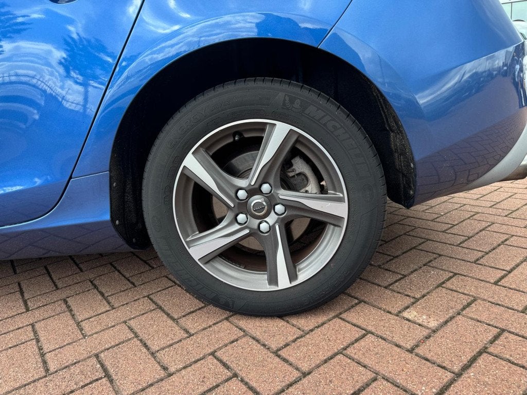 Volvo V40 2.0 T4 Business Sport | Stoelverwarming | LED Kopl, Voorwielaandrijving, 12 maanden, Gebruikt, Euro 6