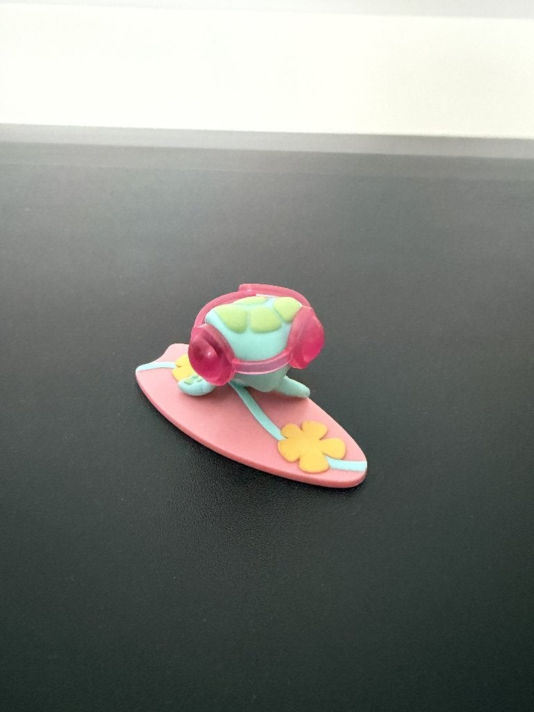 Littlest pet shop sea turtle with surfboard (1325), Verzamelen, Ophalen of Verzenden, Zo goed als nieuw