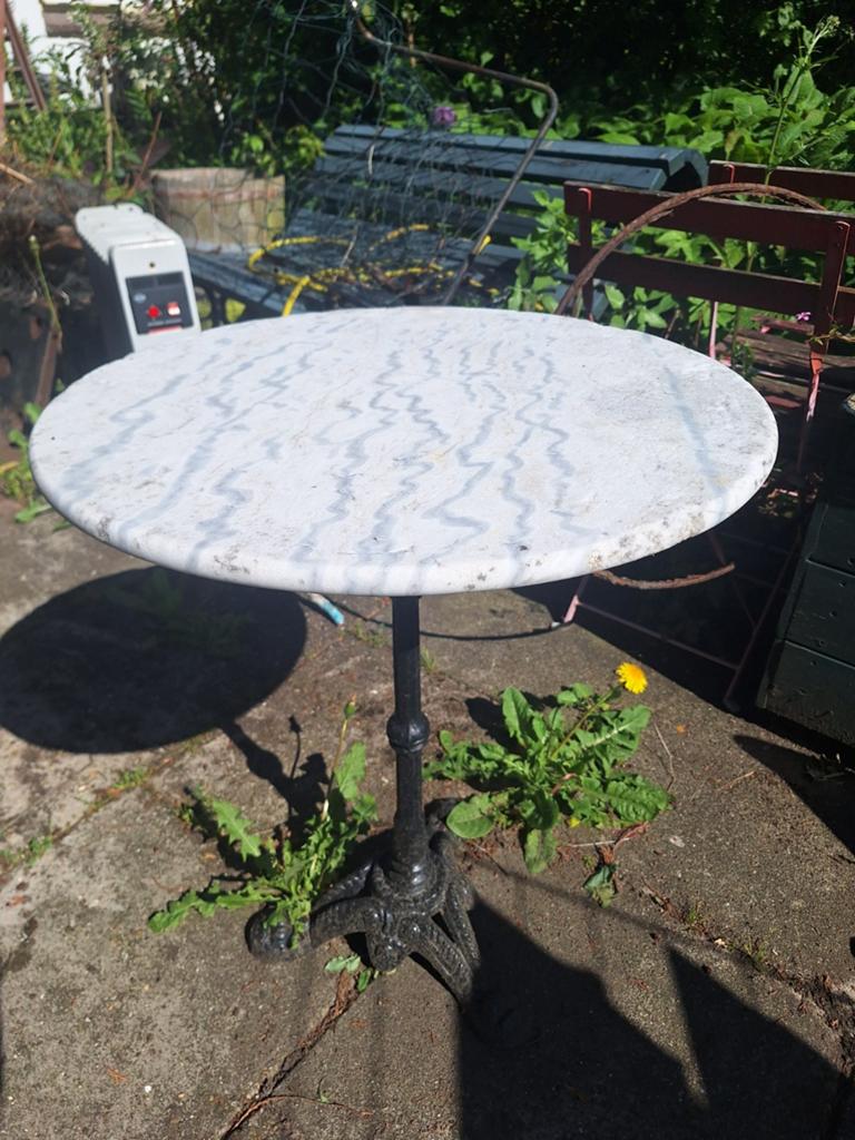 1x buiten terras tafeltje marmer blad, Tuin en Terras, Tuintafels, Ophalen, Gebruikt, Rond, Overige materialen