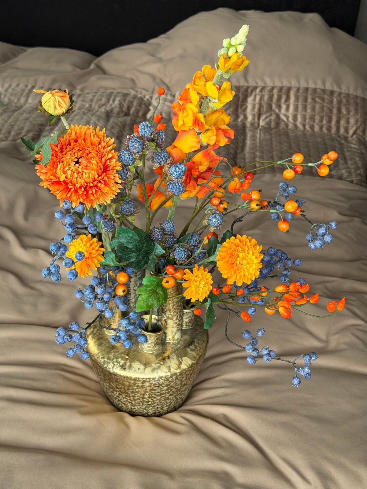 Tulpenvaas Daan Kromhout met zijdebloemen, Ophalen, Overige materialen, Gebruikt, Inclusief decoratie