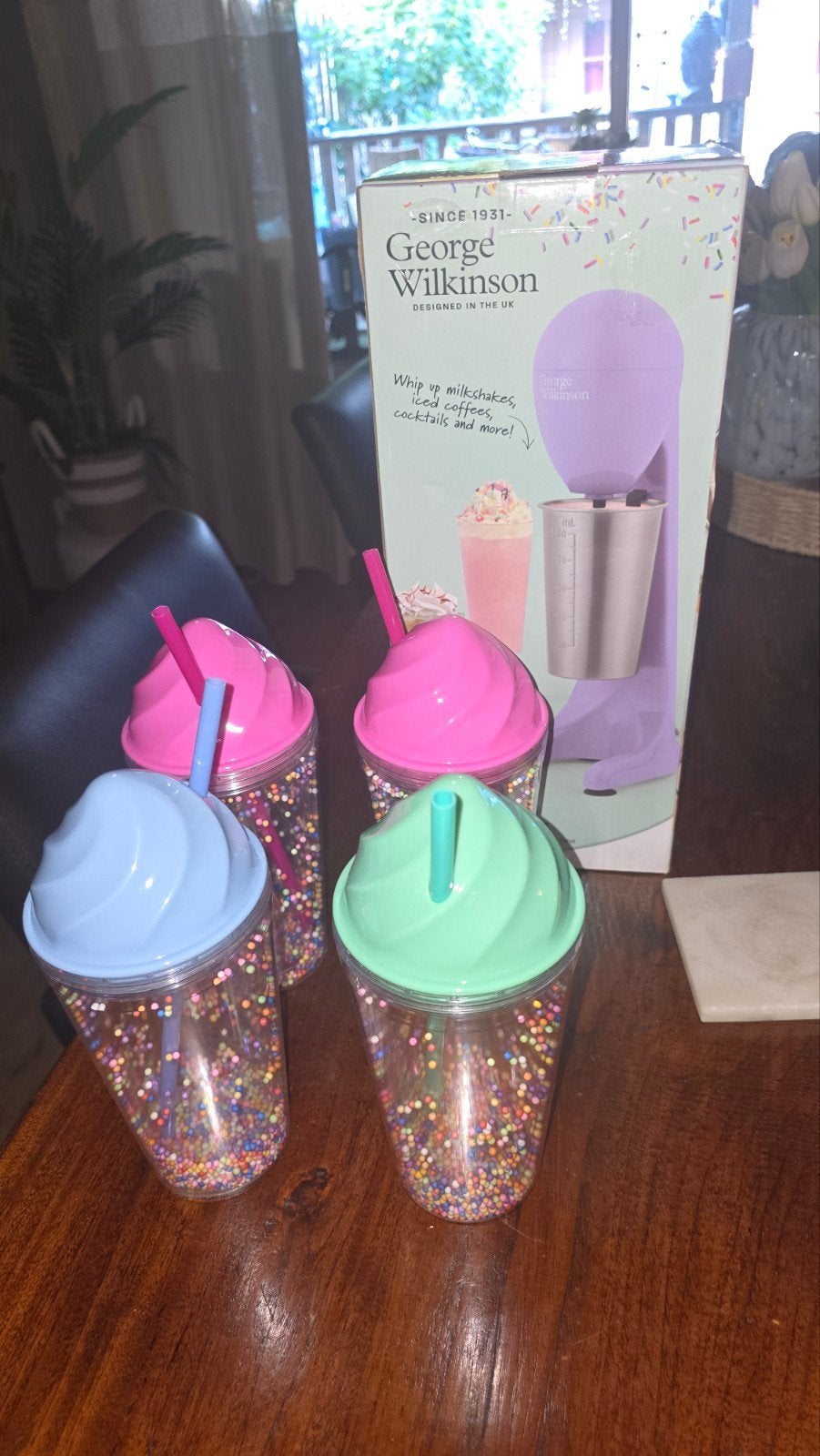 Milkshake maker met 4 bekers. Nieuw., Ophalen of Verzenden, Nieuw, Beker of Kan