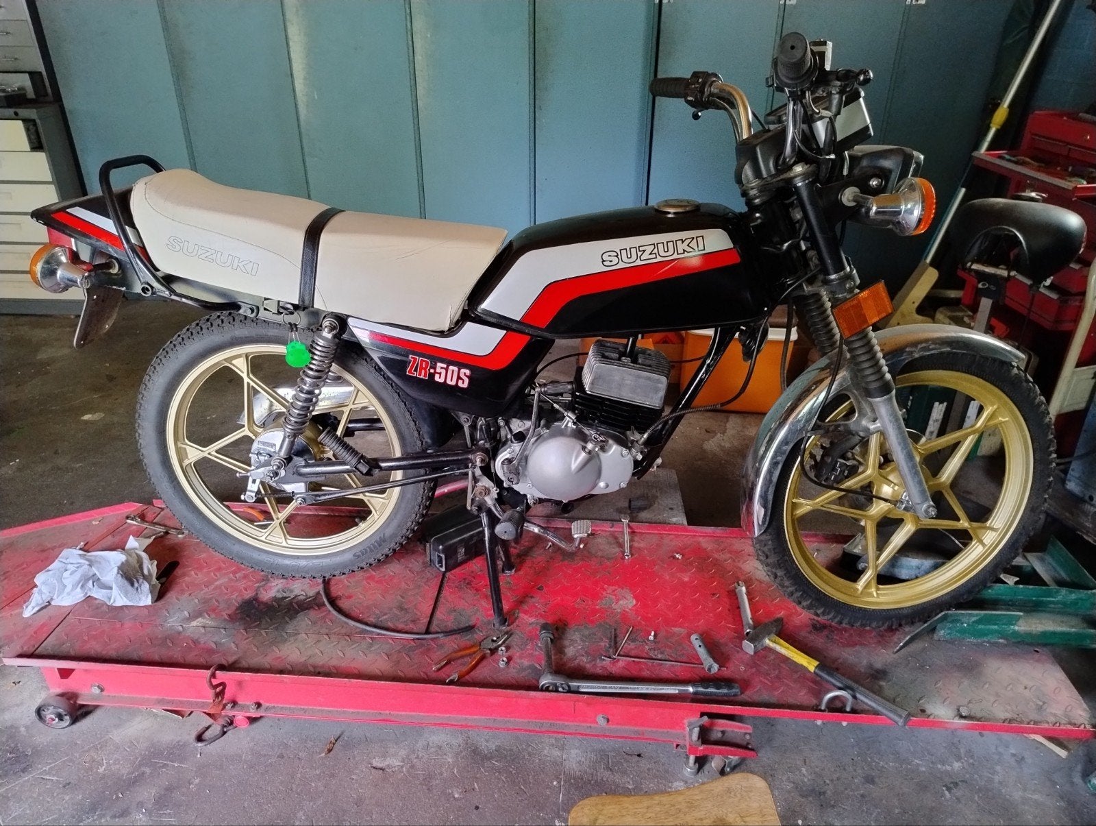 Gezocht: Suzuki ZR 50 S motorblok of complete motor, Ophalen