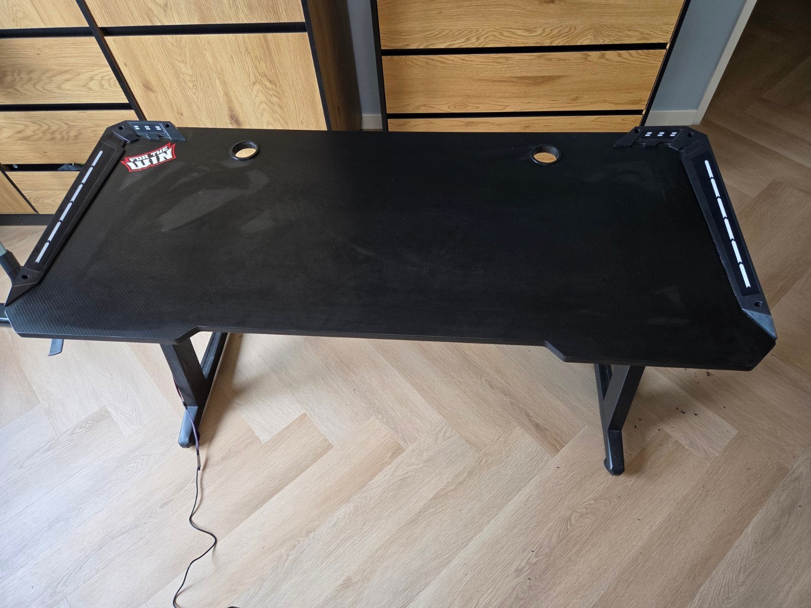 Gamingbureau 140x60x72 met LED verlichting, Huis en Inrichting, Bureaus, Ophalen, Zwart, Spaanplaat of MDF, Zo goed als nieuw