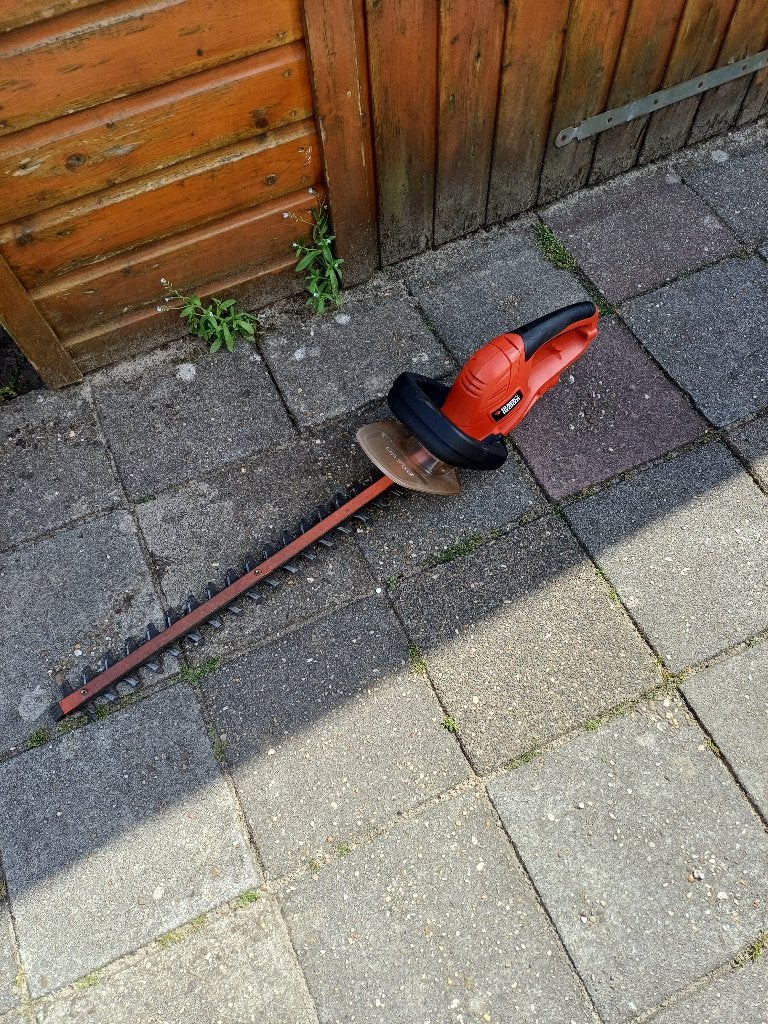 Elektrische Black & Decker heggenschaar 60cm + beschermkap, Tuin en Terras, Heggenscharen, Ophalen, Gebruikt, Elektrisch, Black & Decker