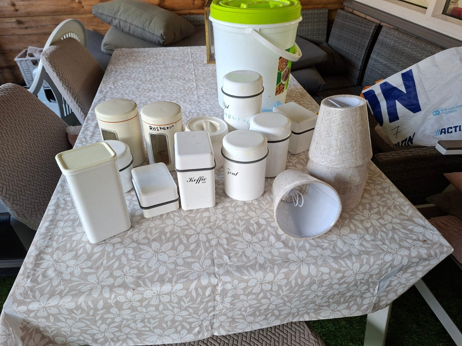 voorraadbaken, Ophalen, Metaal, Beige