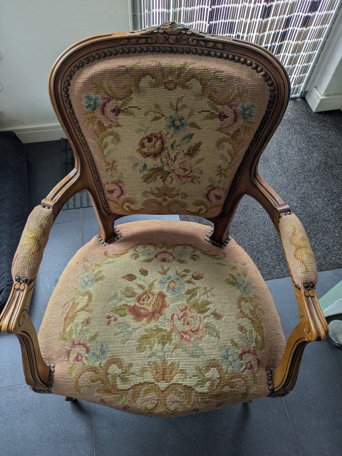 Antieke fauteuil met geborduurde bekleding, Antiek en Kunst, Ophalen
