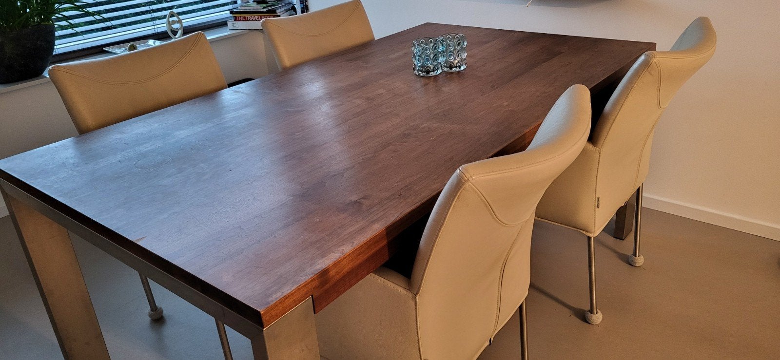 notenhouten / rvs eettafel, Huis en Inrichting, Tafels | Eettafels, 100 tot 150 cm, Zo goed als nieuw, Modern, Tijdloos, 150 tot 200 cm