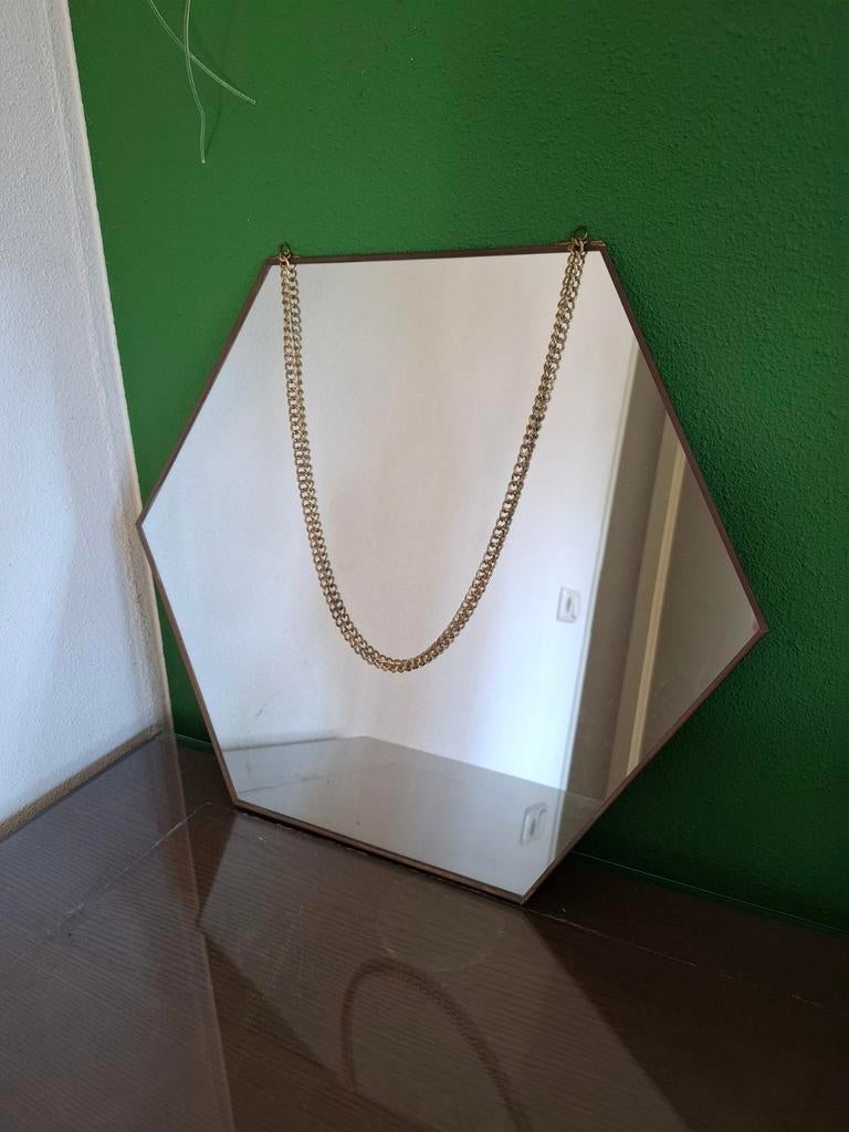 Zeshoekige spiegel met gouden ketting, Huis en Inrichting, Woonaccessoires | Spiegels, Ophalen, Rechthoekig, Minder dan 50 cm