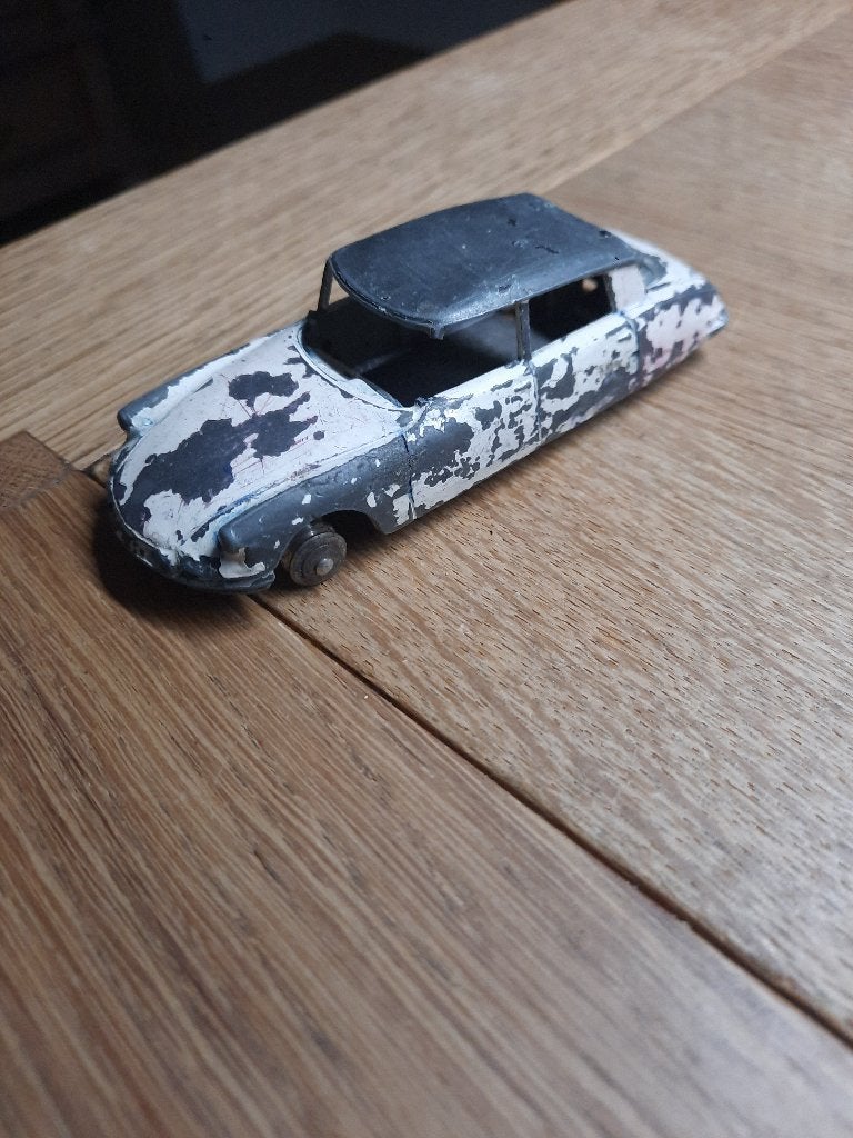 Dinky Toys. Citroen DS19. Opknapper, Hobby en Vrije tijd, Modelauto's | 1:43, Ophalen of Verzenden, Gebruikt, Auto, Dinky Toys