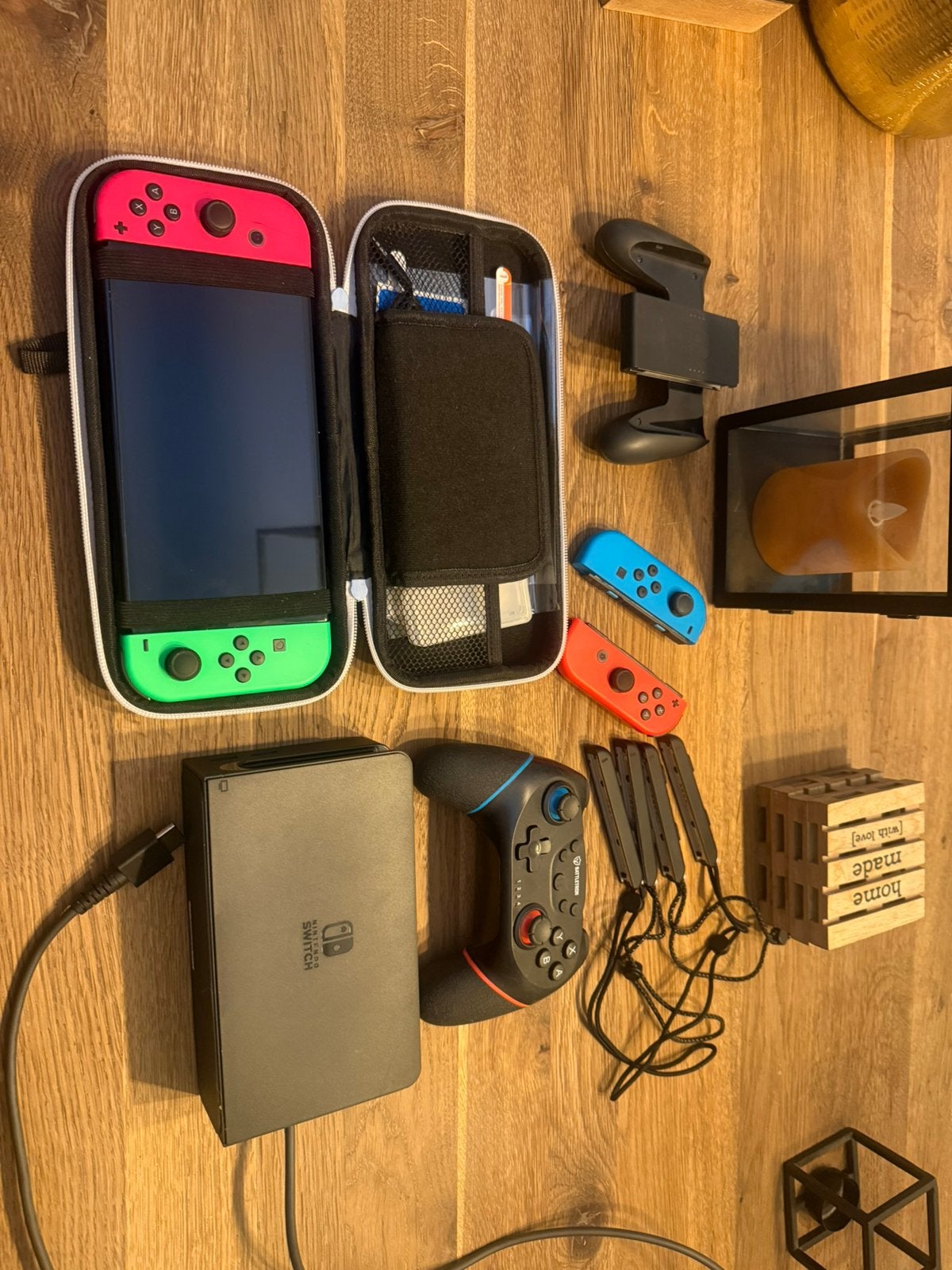 Nintendo Switch OLED Rood/blauw, Ophalen, Zo goed als nieuw, Met 3 controllers of meer, Switch OLED