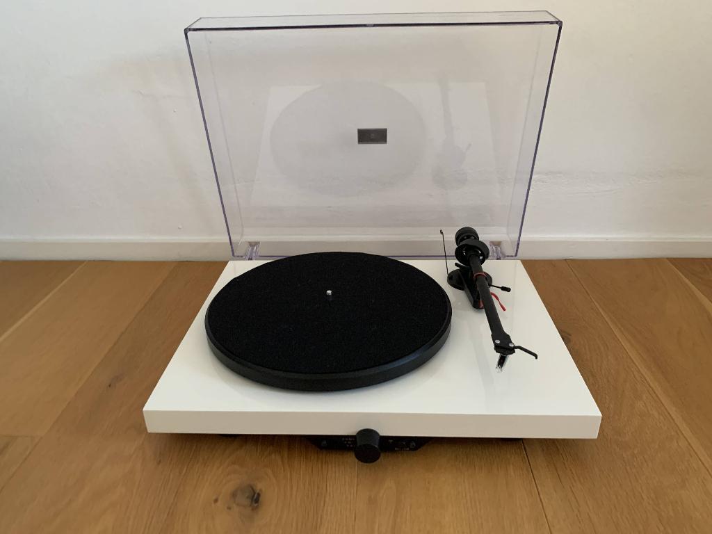 Pro-Ject Juke Box platenspeler met geïntegreerde versterker, Ophalen of Verzenden, Gebruikt, Platenspeler, Overige merken