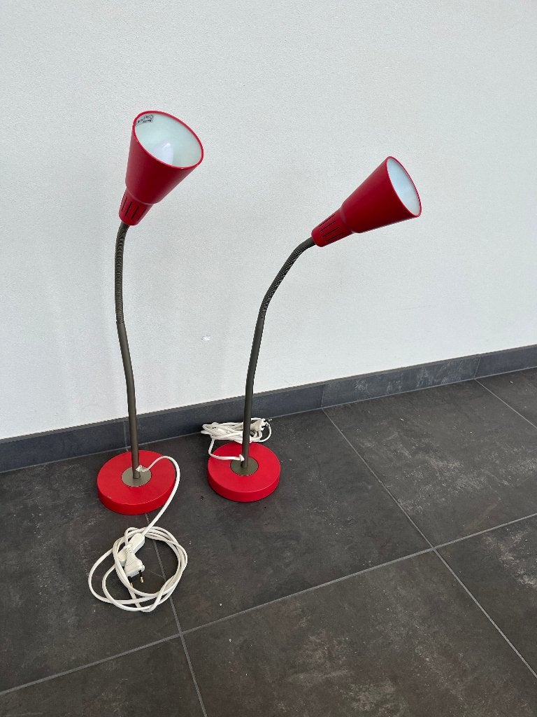 IKEA Kvart bureaulamp 2 stuks rood., Huis en Inrichting, Lampen | Tafellampen, Ophalen of Verzenden, Zo goed als nieuw, Rood, Verstelbaar