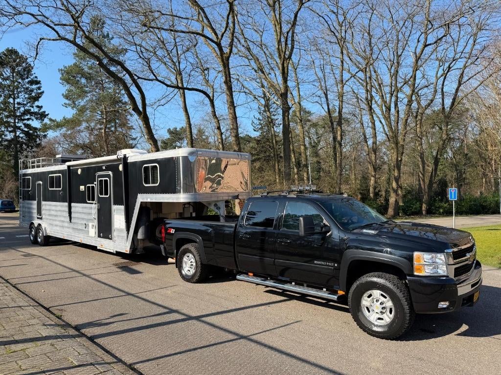 Featherlite 8541 trailer & Chevrolet KS 2500 6.6 liter V8, Caravans en Kamperen, Campers, Chemisch toilet, Ringverwarming, Diesel