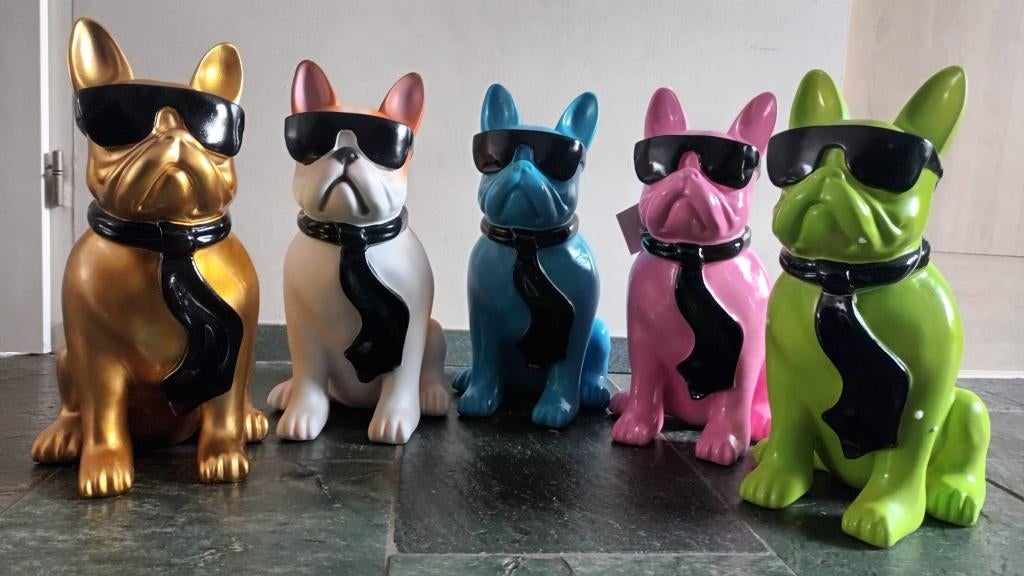 Nieuwe Hond met Bril, diverse kleuren, Hoogte ca. 40 cm, Tuin en Terras, Ophalen, Nieuw, Kunststof, Dierenbeeld