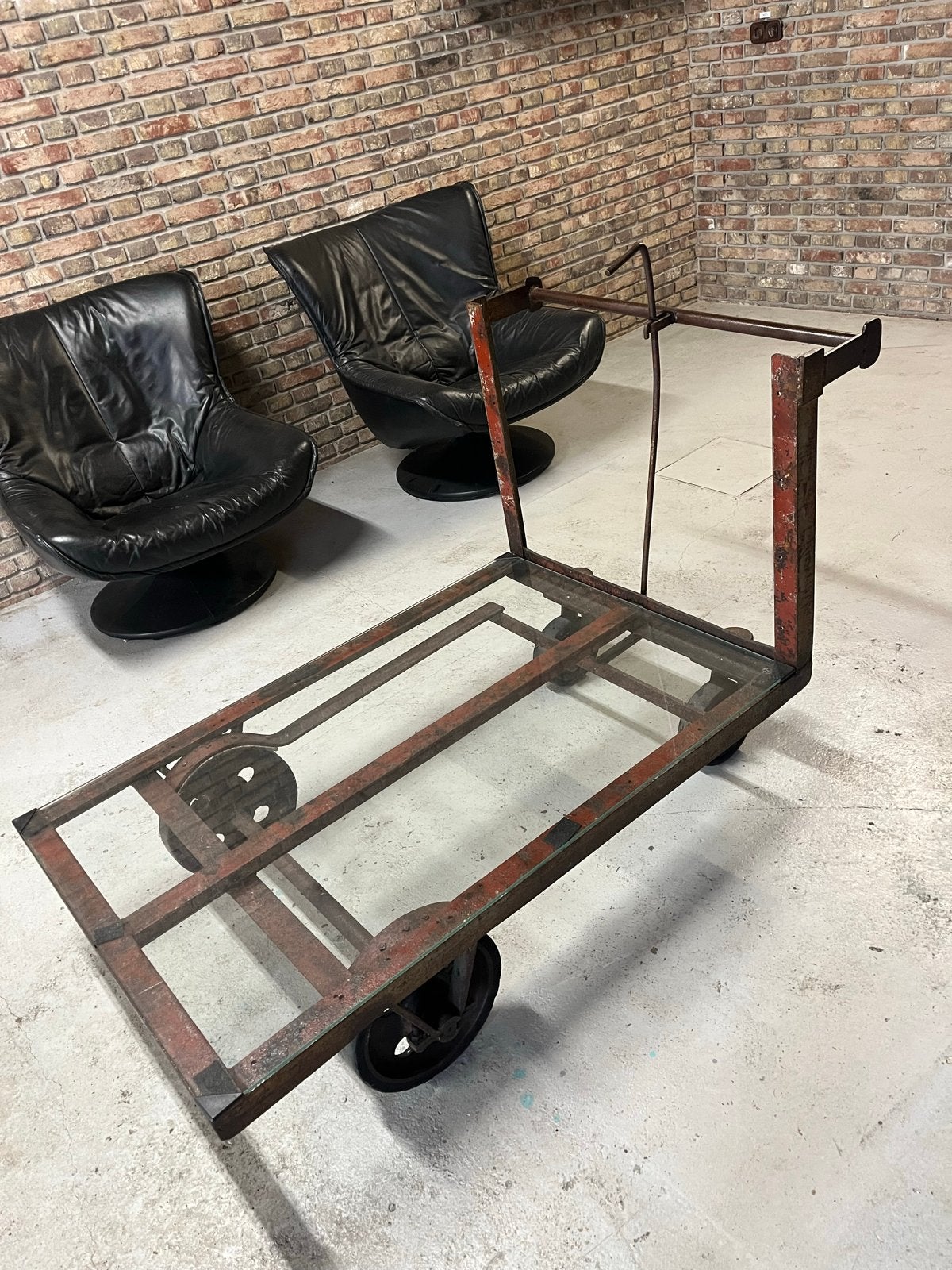 Industriële salontafel met glazen blad, Antiek en Kunst, Curiosa en Brocante, Ophalen