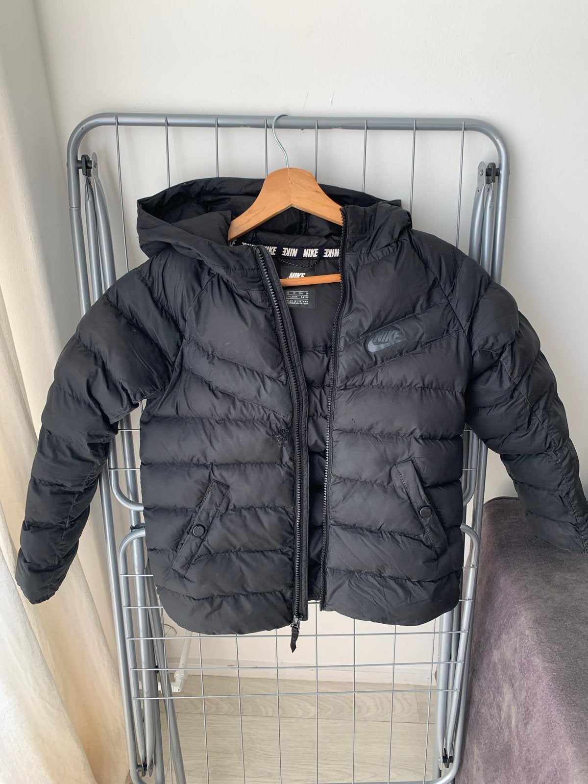 Nike Puffer Jas Zwart - Maat 122-128 (6-8 jaar), Ophalen of Verzenden, Zo goed als nieuw, Jongen of Meisje, Jas
