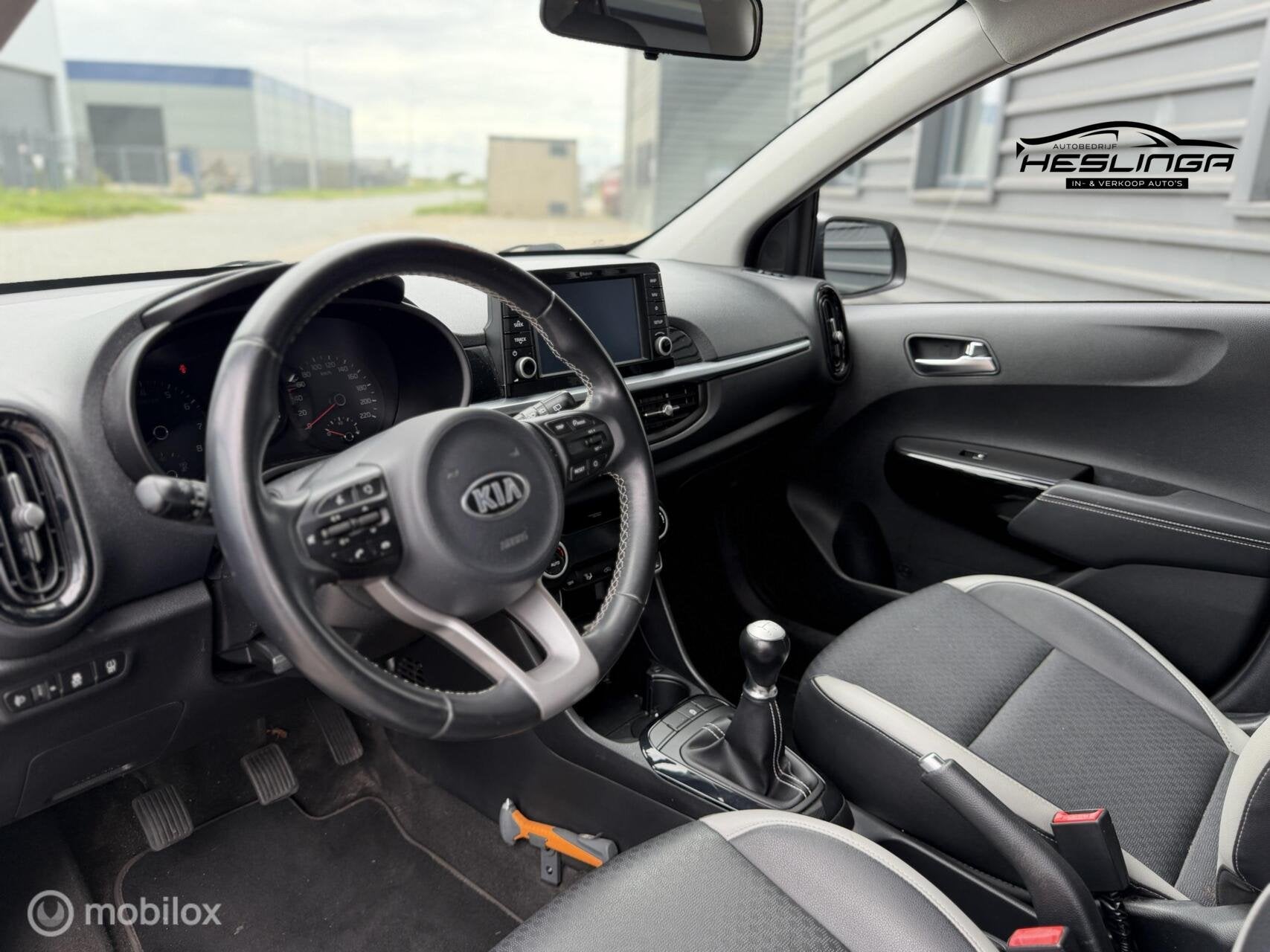 Foto 8 van Kia Picanto 1.0 CVVT Design Edition | Leder