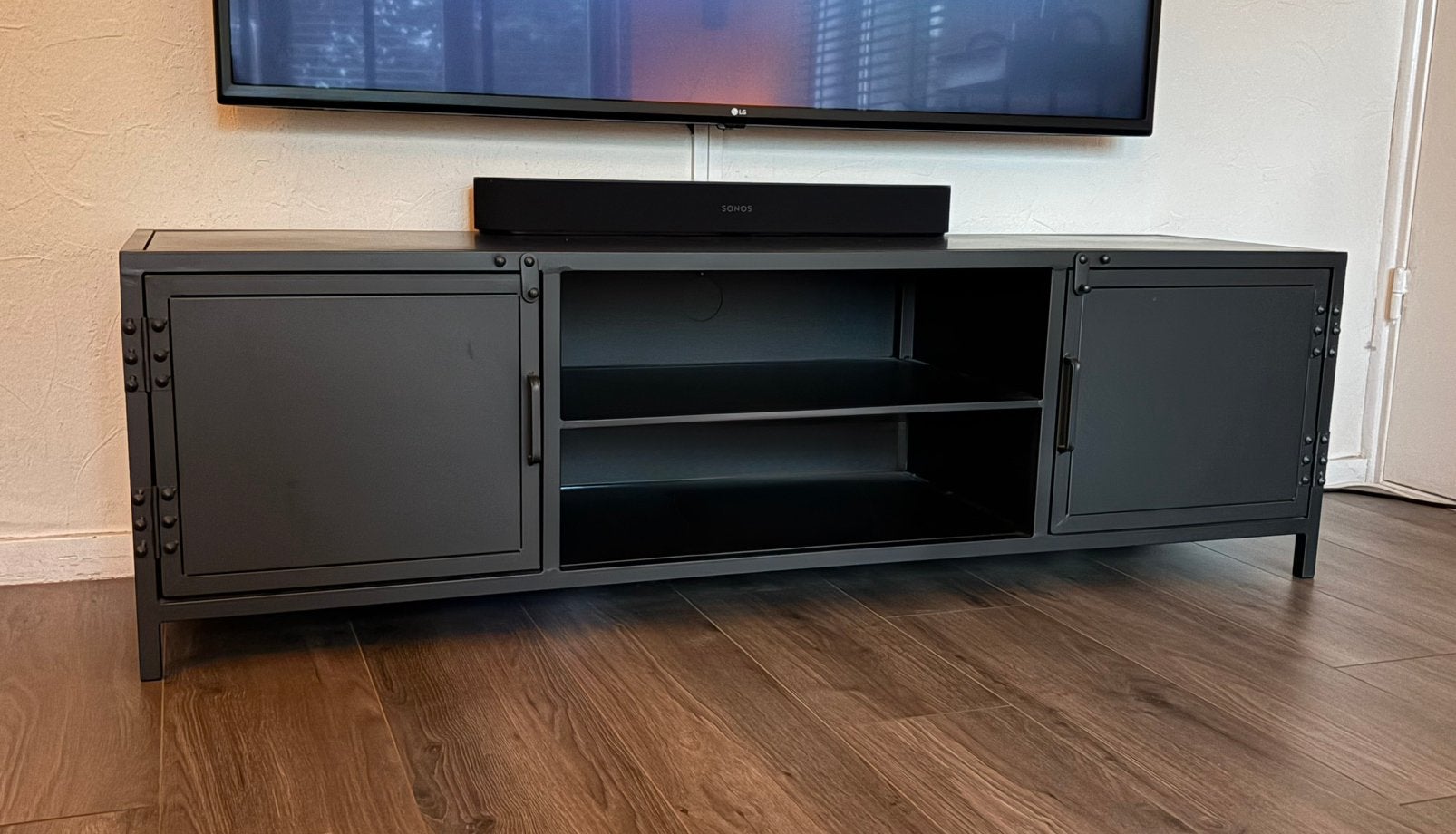 Industrieel TV-Meubel 140cm x 40cm, Huis en Inrichting, Kasten | Televisiemeubels, Ophalen, 100 tot 150 cm, Zo goed als nieuw