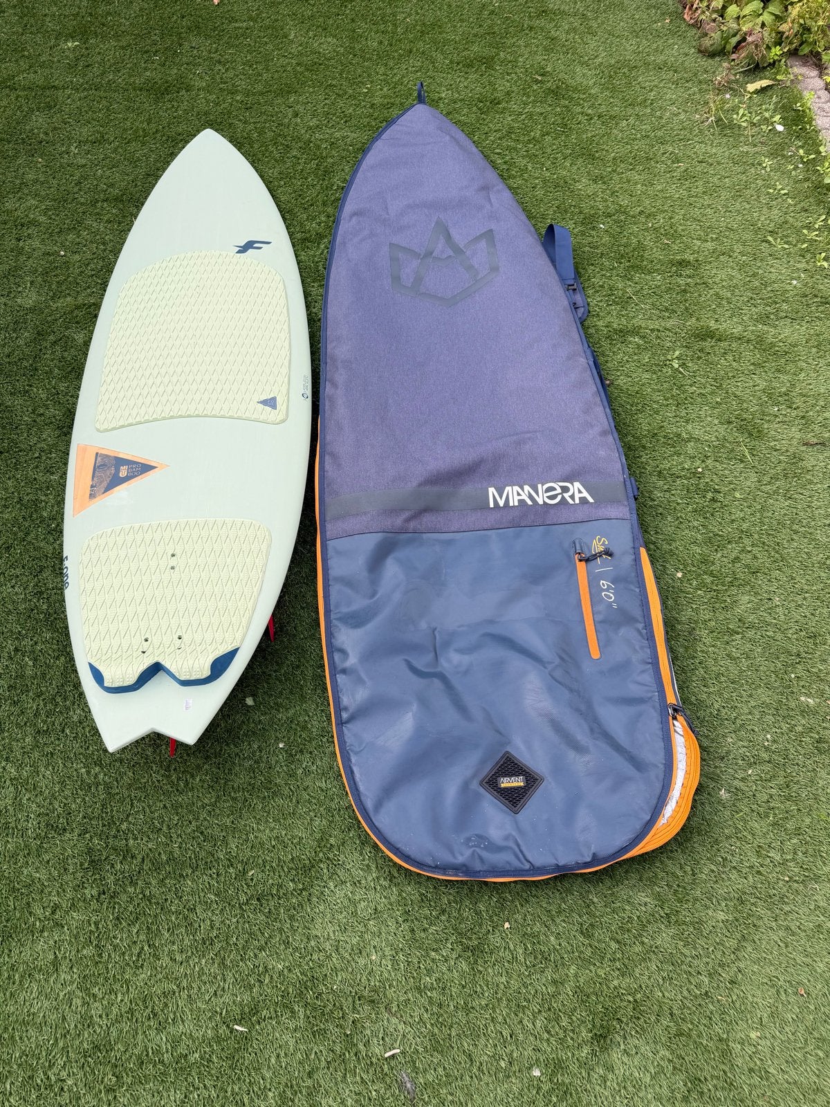 F-One Mitu  kiteSurf board 5'4" met Manera Boardbag, Ophalen, Zo goed als nieuw, Shortboard, Met vinnen