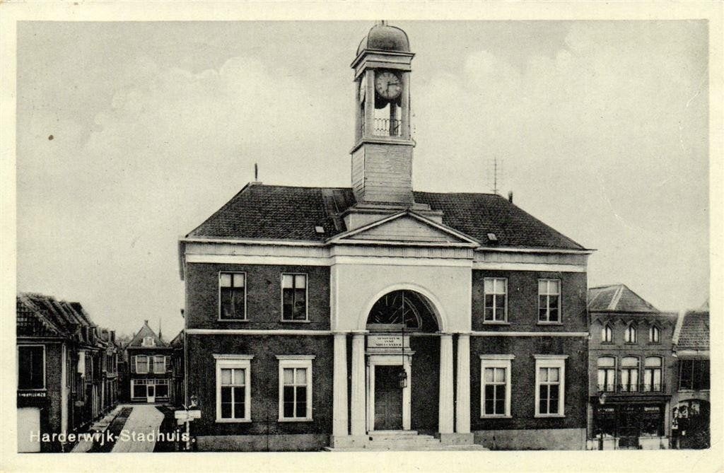 Harderwijk - Stadhuis. - 1937 gelopen, Verzamelen, Ansichtkaarten | Nederland, Ophalen of Verzenden, 1920 tot 1940, Gelopen, Gelderland