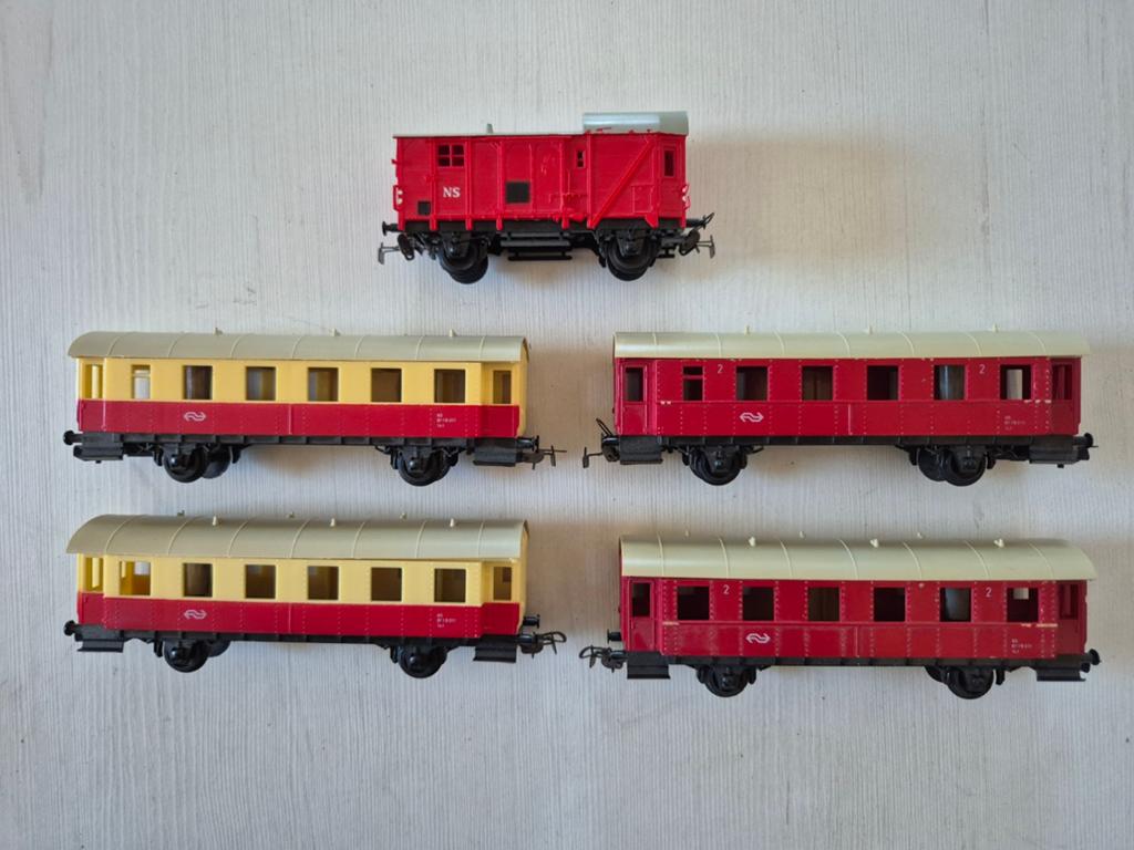 5 Piko H0 NS rijtuigen, Gebruikt, Gelijkstroom, Wagon, NS