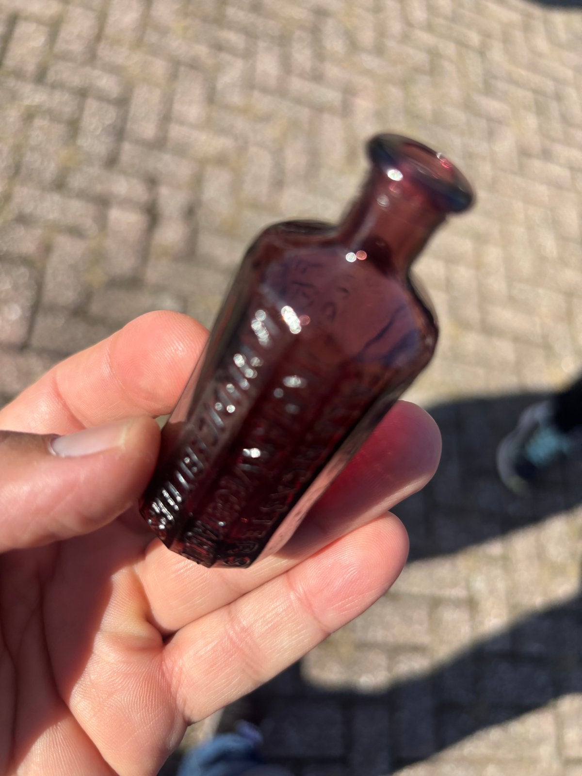 Antiek paars glazen flesje - Richmond VA, Ophalen of Verzenden