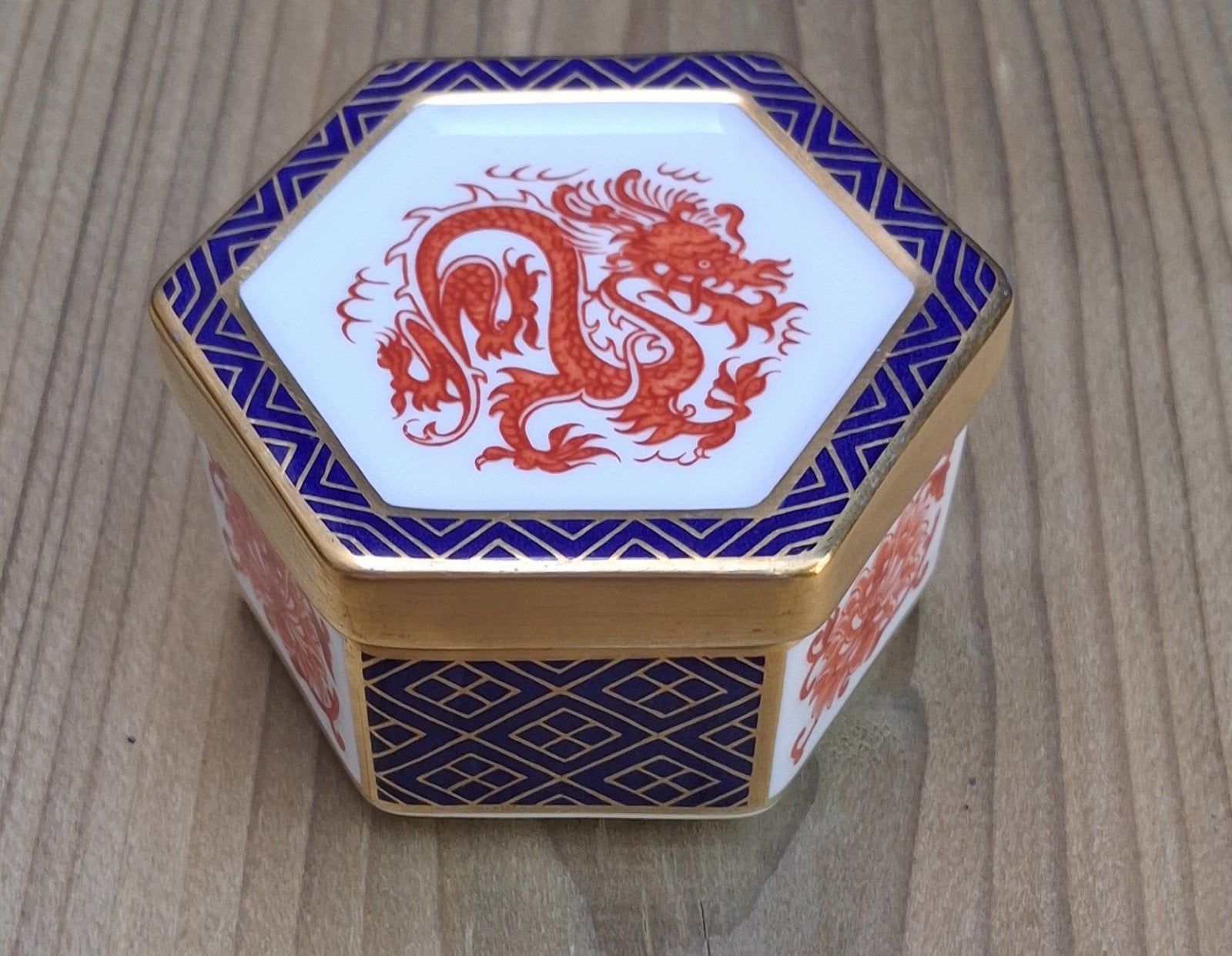 Royal Crown Derby Porseleinen Snuisterij Doosje A.1295 Draak, Ophalen of Verzenden